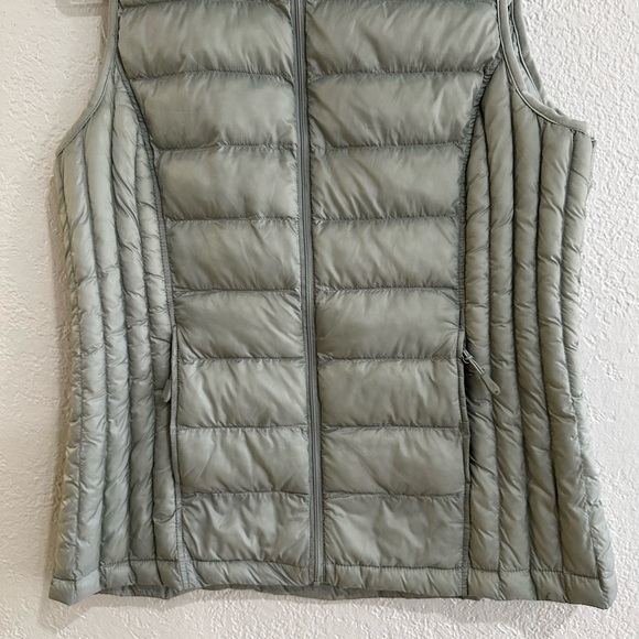 32 Degrees Heat Women’s Sage Green Lightweight Quilted Puffer Vest Size M - Picture 6 of 13
